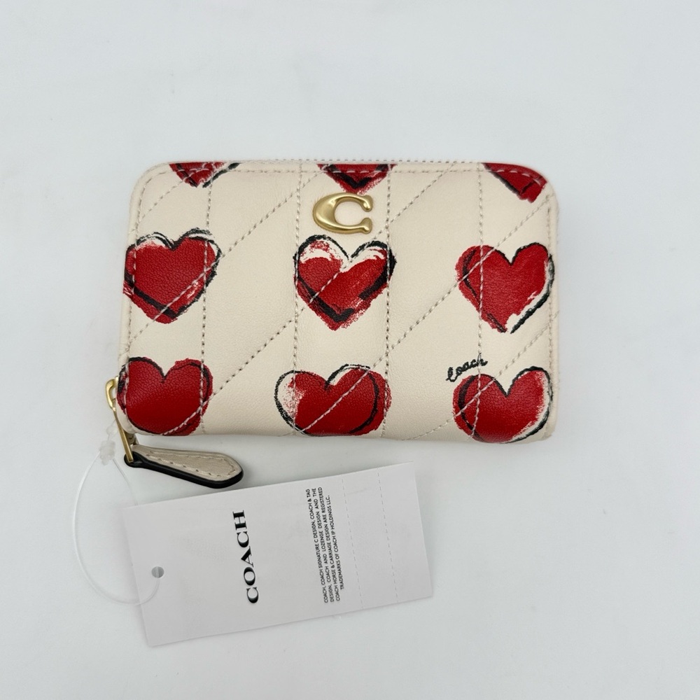 Coach Essential Small Zip Around Card Case Wallet With Quilting And Heart Print